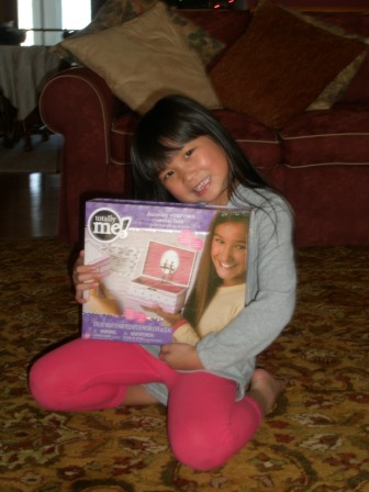 Kasen with her new music box